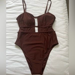 NWT Women’s One Piece Swimsuit 🤎